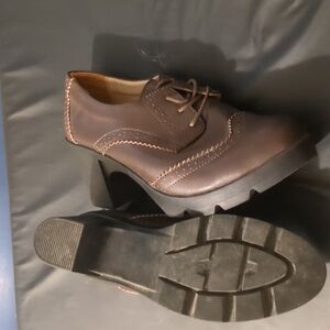 Chunky wingtip heels